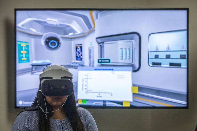 ASU biology student Victoria Quintana uses a VR headset during a trial run with Labster on the Tempe campus in June.